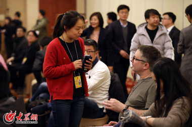 ����ӛ���ڕ�(hu��)ǰ�M(j��n)�н���