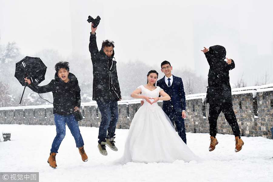 2018��1��3��-4�գ�����՚�Ӱ���ȫ��(gu��)�󲿷ֵ؅^(q��)ӭ��(l��i)2018���׈�(ch��ng)��ѩ��׌С�������pһ�p���ء���������ѩ����