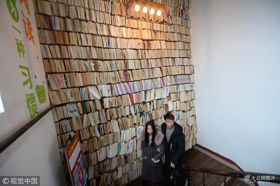 2018��1��22�գ���(j��)�����ڽ�(j��ng)ʮ·һ�Ҹ�У��ʳ�Ã�(n��i)��һ���c����֮�g�Ę��ݹս�̎���F(xi��n)��ӆ����������ǧ�����N�D����ᔘ��bӆ�ډ��ϣ���������ĉ�����һ�������������߼s5������18����