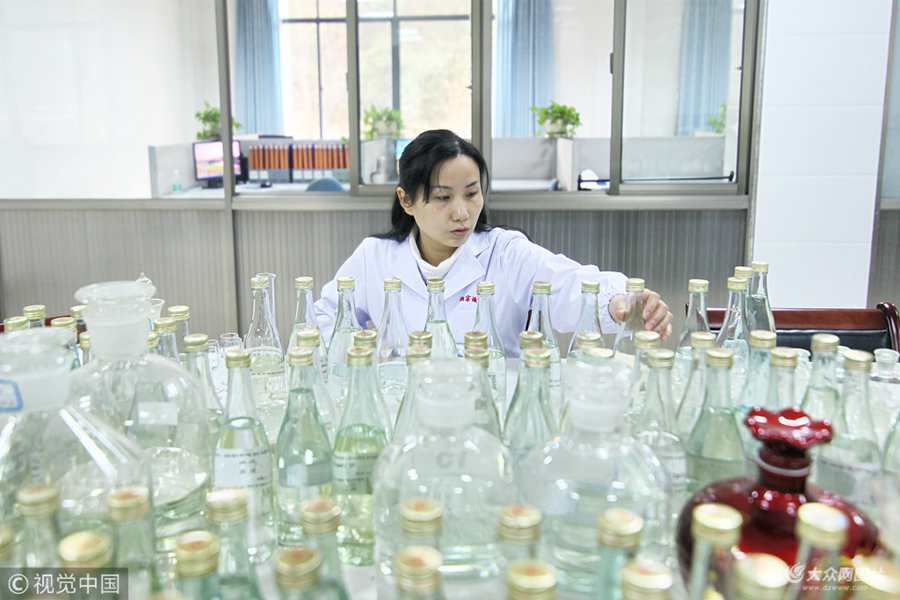 ���ľ���2013��������m÷����W�Tʿ���I(y��)�����w���ɞ�Ʒ�Ǝ�������ÿ��Ʒ�L��ʮ��N�׾ƣ���ÿһ�N�ƶ�ҪƷ�L���������������Ʒ�L�^��(sh��)�f�N�׾ƣ�Ʒ��Ʒ�����^�l(f��)��������һ���׾�С��Ҫ���ϰٷN�����