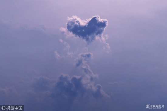 2018��2��19��Ӎ��ӡ�ȣ�43�q�ĔzӰ��Nazim Shaikh�ڳ��w�C�����{���������;�в�׽���@һ�M�А۵Į�����һ���ƌ��Ԏ׺����������γ��F(xi��n)����������B�zӰ���Լ����Q�@��ֱ�y��������