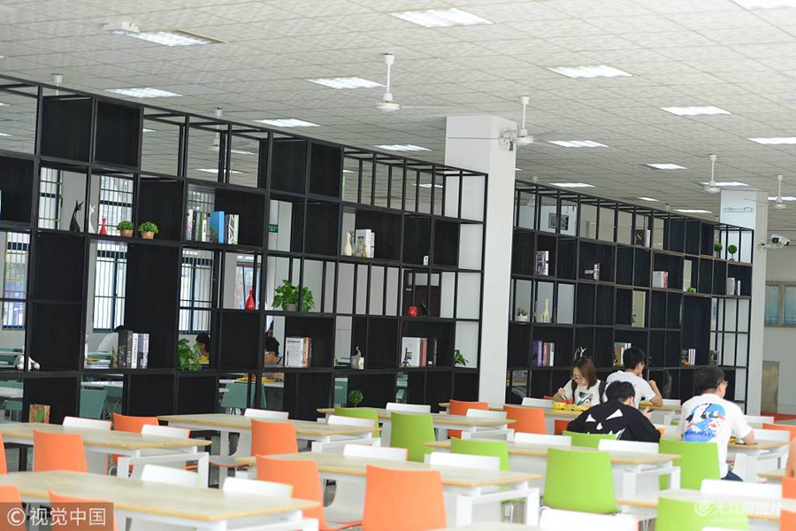 6��2�գ��Ͼ����|�ϴ�W(xu��)������У�^(q��)ʳ�Ã�(n��i)����W(xu��)���������_�ľͲͣ������Ͳ͵�ʳ�������b�һ�µĸ�ʽ�������������˲��وD�����b�Ʒ���Ͳ���Ҳ�в�ͬ���������h(yu��n)�����񿧷Ȱ����ֲ�ʧ�D���^��ζ����