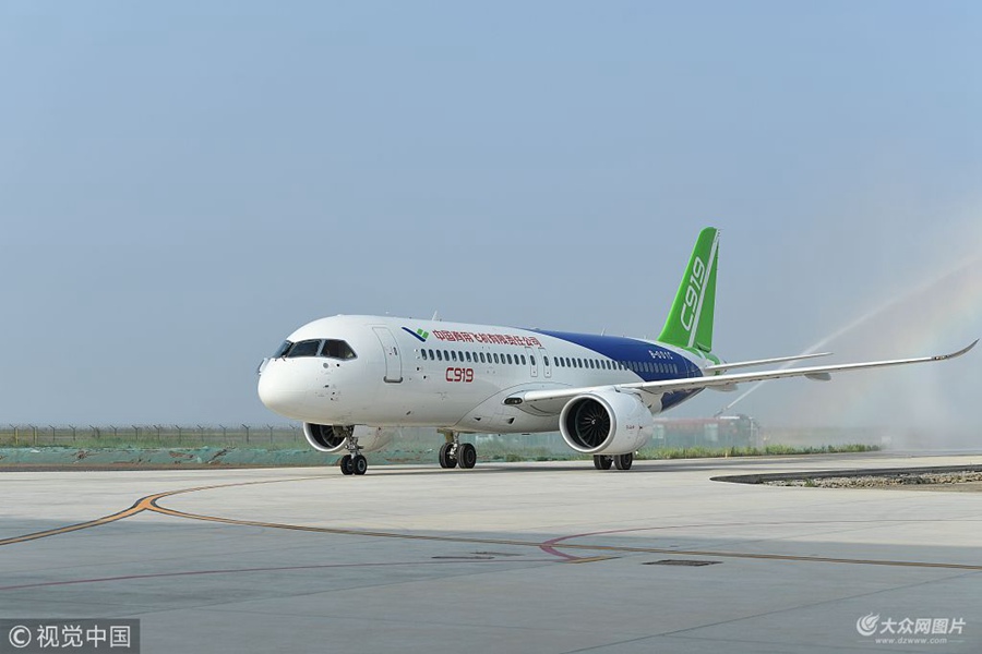 2018��7��12���������ڶ��܇��a(ch��n)C919���Ϳ͙C(j��)��̖�C(j��)B-001C���Ϻ��֖|�D(zhu��n)����λ��ɽ�|�|�I���҇��ׂ��񺽿͙C(j��)ԇ�w����������һ��ȫ��չ�_ȡ�Cԇ�w�����춨���A(ch��)��