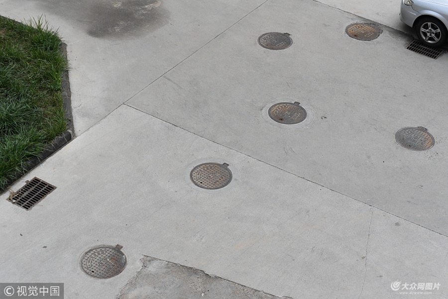 2018��7��15�� ��ɽ�|ʡ�I����ĳС�^(q��)��(n��i)���w������еľ��w���ֻ�а������̶�40��·����32��(g��)���w����ȫ�L110�׵�·������96��(g��)���w��