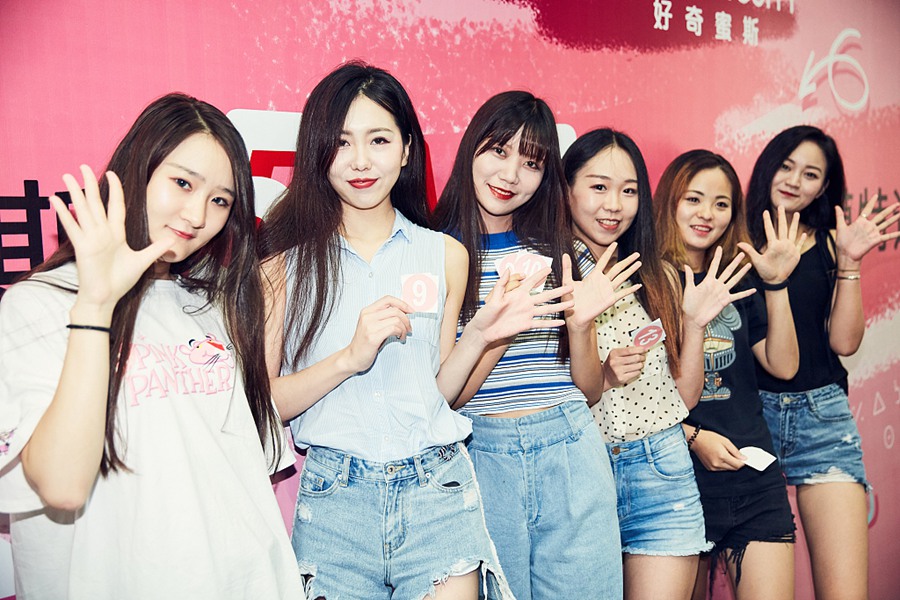 8��4�����Ϻ���һ���Ԍ��̼ҽo��ʮ�f(w��n)��н�\(ch��ng)ƸС�؃�(n��i)��ģ����С��ģ�ص�Ҫ������ֱ����A Cup���£�߀��25�l�����⡱��(y��ng)Ƹ�l��������Ҫ�ŷ�ز�ƽ����ƽ���¡���߀������ض��罻���������Լ�ϲ�g��ָ���V�R����