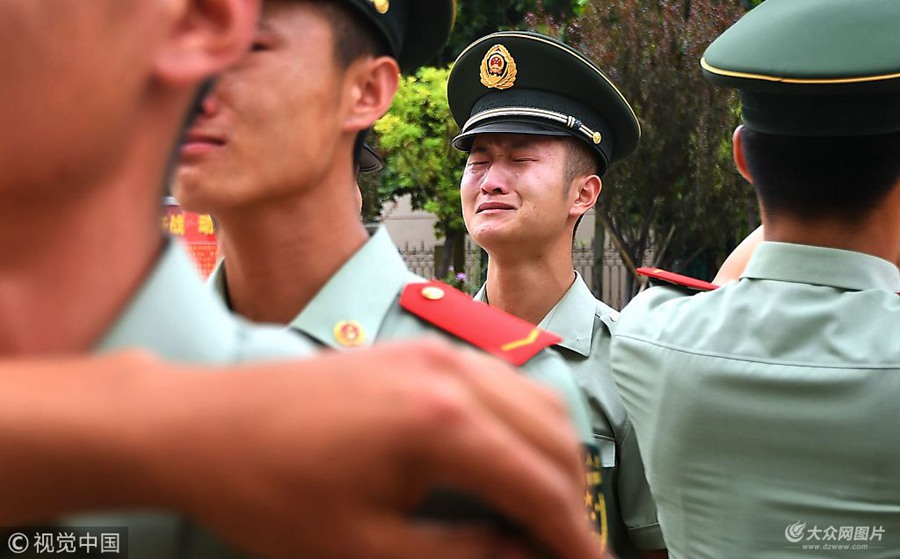 2018��8��31�գ���(j��)�����侯ɽ�|��ꠝ�(j��)��֧�200������(zh��n)ʿ��s�˳��F(xi��n)�ۣ���e�侯�ϙ�G�����