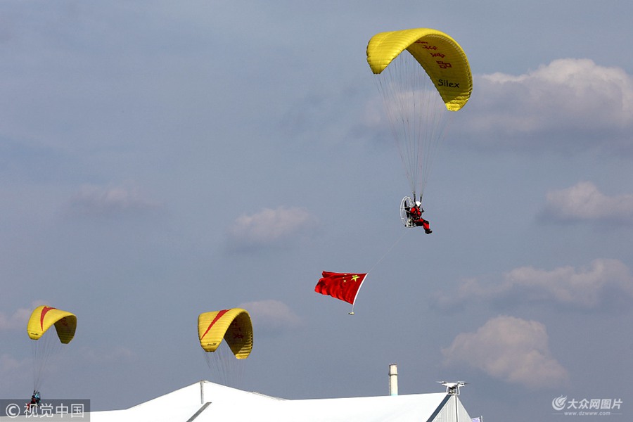 2018��10��13��������ɽ�|��������ɽ�|�s���e�еć��H�u���󎟾��(du��)��Ո(q��ng)ِ�_Ļʽ�ϣ���ʮ�˽M�ɵĄ�(d��ng)���㾎�(du��)ͬ�r(sh��)������������ݡ���Ů�·�����