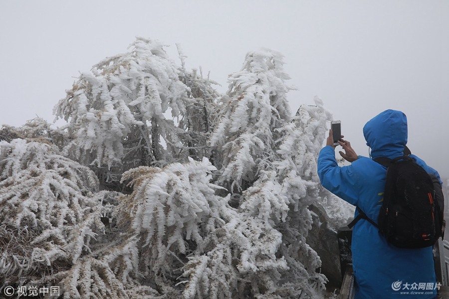 2018��10��18����������u��̫��ɽ�ϰ�ѩ�h�h����Ȼ�ѽ�(j��ng)�M(j��n)���˶������sȫȻ���ɽ��߀�����＾��