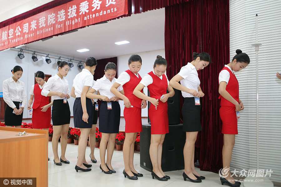 2017��4��18����ɽ�|ʡ��������һ�Һ��չ�˾�M��ĳ��У��Ƹ���г˄����F(xi��n)��������Ů���ơ�