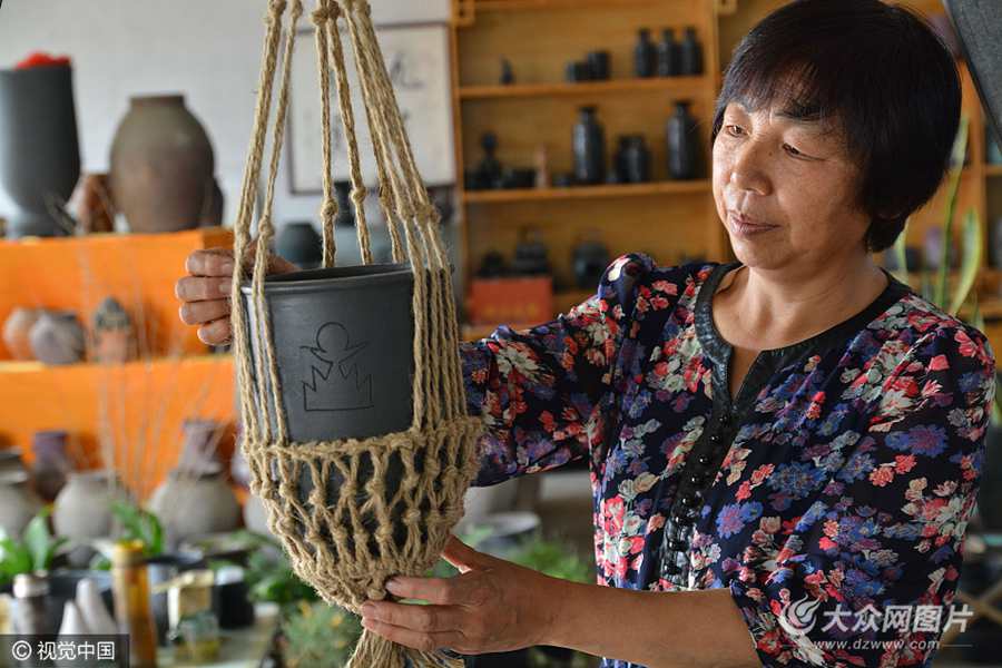 55�q�Ĳ����B��һ����ͨ���r(n��ng)��Ů��2015�궬����������������h���f�(zh��n)�w�����ߴ壬�I�Y50���fԪ������3���G�t������͟��ƺ��ա�Ŀǰ����ˇ��Ʒ�h(yu��n)�N�����Ӣ�����������n���ͰĴ������ȇ��������N���~�_(d��)60���fԪ��