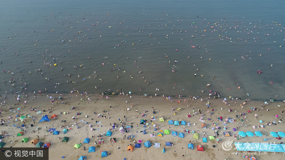 2017��8��6�գ�ɽ�|ʡ���_��һ��ˮԡ��ӭ�������º��{�����ο������NӾ�߻����G�G�c�Y�������ɞ�����һ���e�ӵ��L����