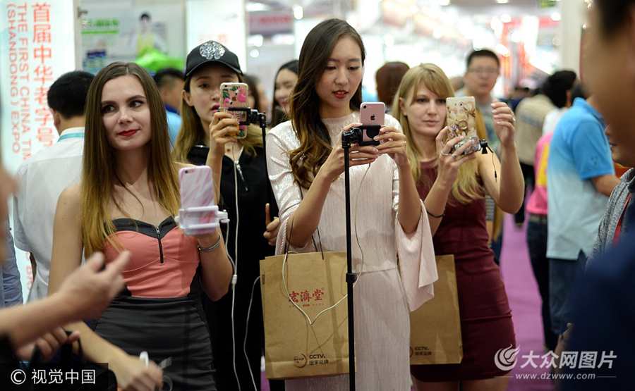 9��1������������˴����չ�����e�k���׌á����A����̖��ɽ�|�����[��������λ����ģ��׃���W(w��ng)�t���ֳ����ėU���֙C��ͨ�^ҕ�lֱ���ķ�ʽ����Եġ��۽z����Bÿһ��չλ����ɫչƷ��