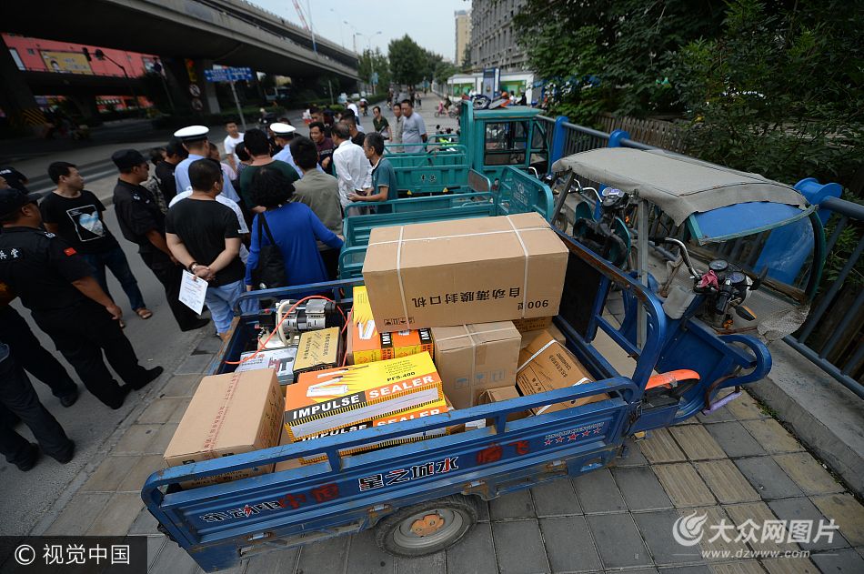 2017��9��4����ɽ�|ʡ��(j��)���У�������c(di��n)���������ڱ��@����c�|����·����ڱ���(c��)����򽻾��O(sh��)�c(di��n)��(du��)�o�Ɵo�C�`����·����݆܇�M(j��n)�м��в�̎��һ��(g��)��С�r(sh��)�ĕr(sh��)�g��̎�`����݆܇7�v������܇�v���ԕ�����