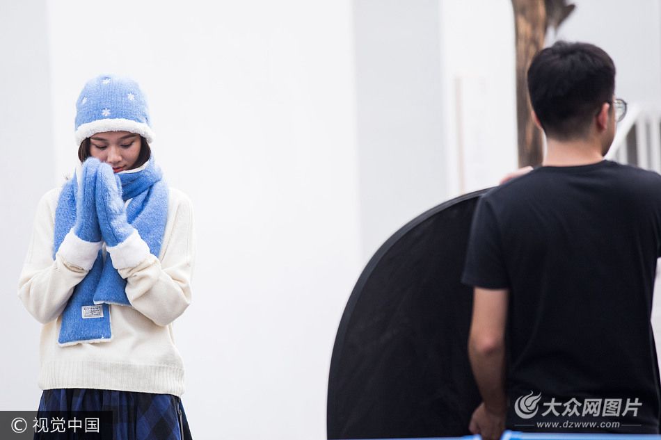 2017��8��30�����㽭ʡ������һ�zӰ��������һλŮģ�ش���ë�������������������Ĕz��Ƭ��