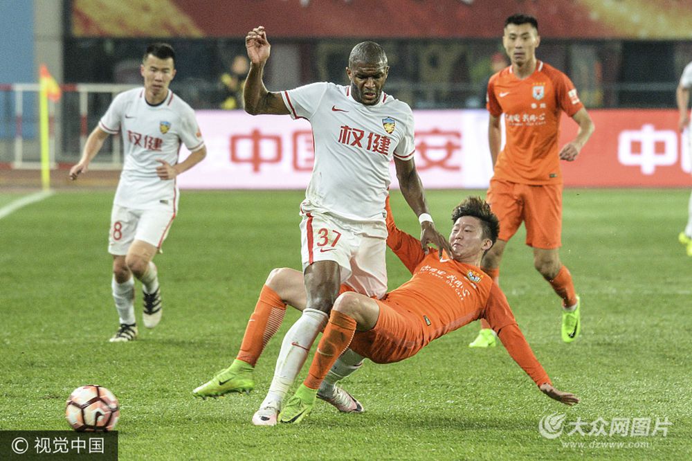 2017ِ���г�(li��n)ِ��27݆����һ��(ch��ng)�����Y��(zh��ng)�Z��(zh��n)��ɽ�|���͈ܿ�(ch��ng)0-0��(zh��n)ƽ����(qu��n)��������(li��n)ِ��݆������