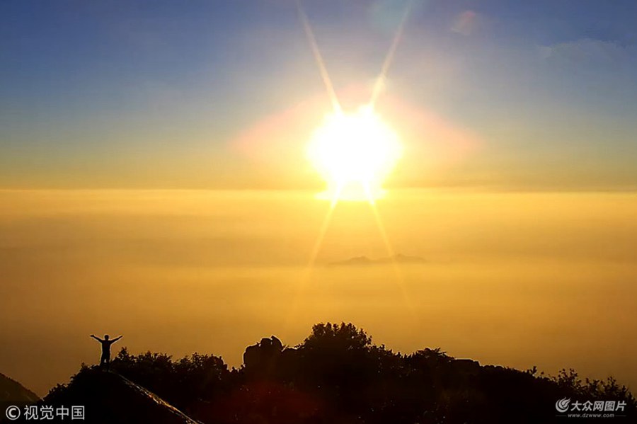 2018��7��22����ɽ�|̩�������������Ӱ�����̩ɽ���ο�ǡ��̩ɽ�ճ����ƺ�������